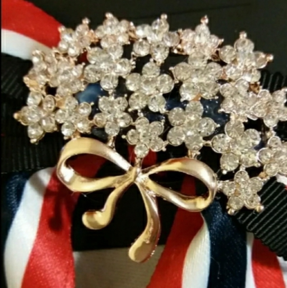 Pin Bow - Picture 2 of 4